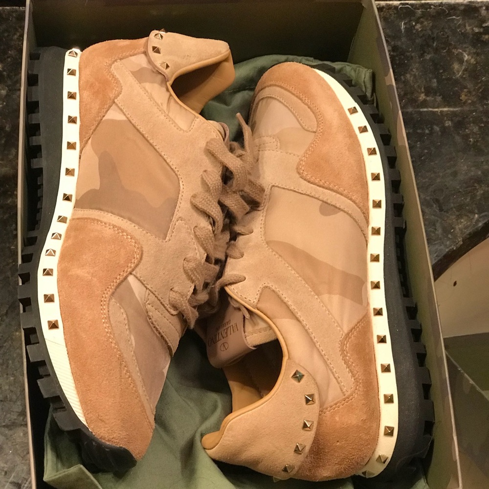 Women Authentic Valentino Rockstud Camo Sneakers - Picture 6 of 6